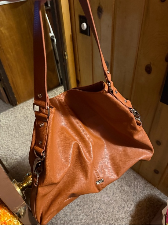 Handbags - Classic Women's Shoulder Bag in Cognac Brown